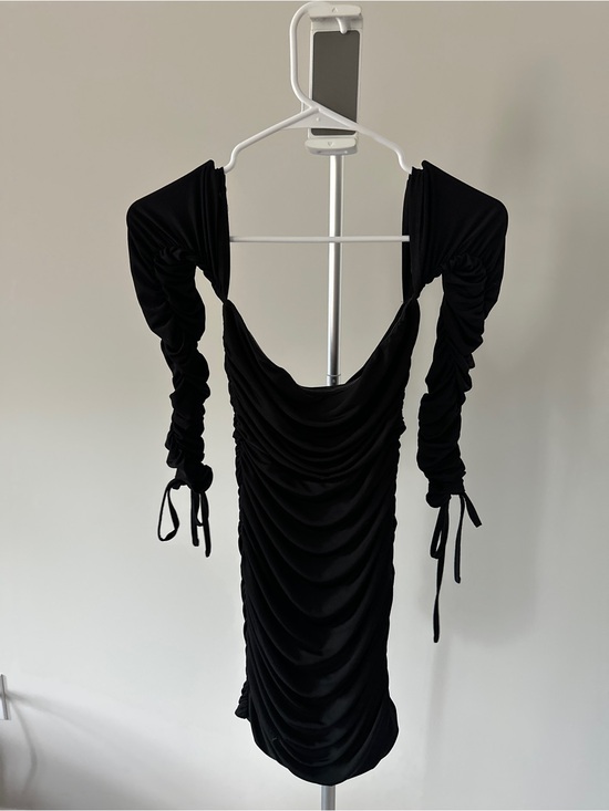 Tiger Mist Dresses & Skirts - Tiger Mist Black Ruched Long Sleeve Bodycon Dress